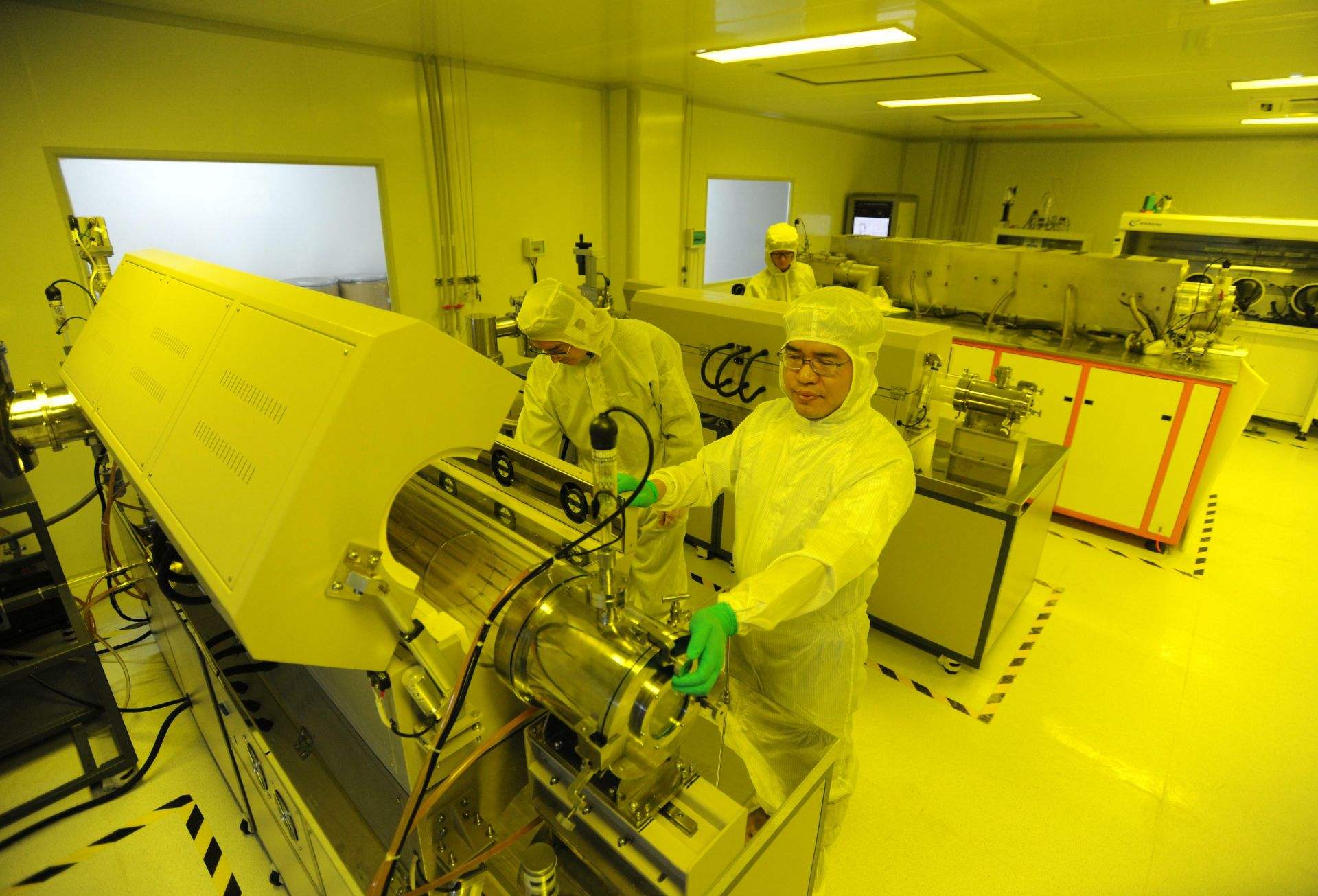 電子潔凈車間的圖片 電子潔凈車間的圖片