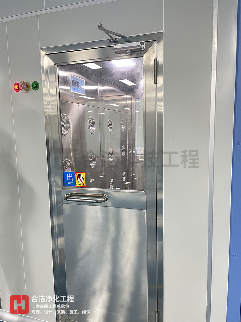 電子凈化車間風淋室的圖片